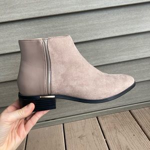 Ankle boot, suede and leather- Lexi and Abbie
